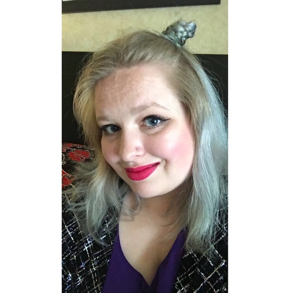 Meet your Posher, Mikayla - Picture 1 of 1